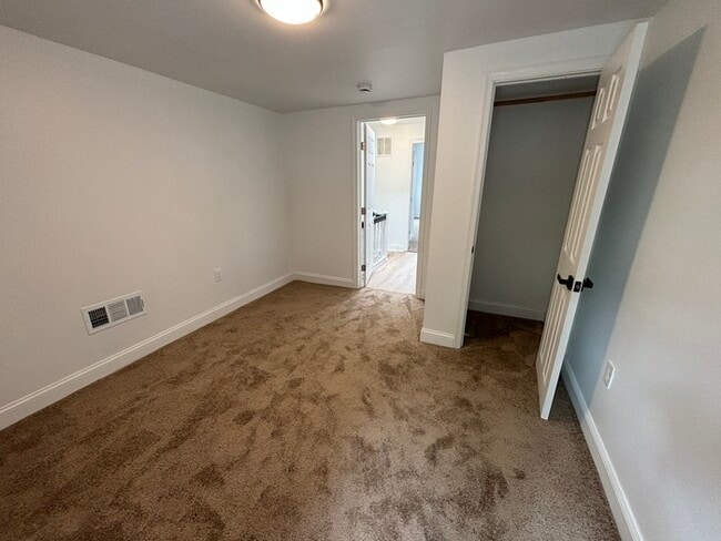 Building Photo - 4 bedrooms plus Den home