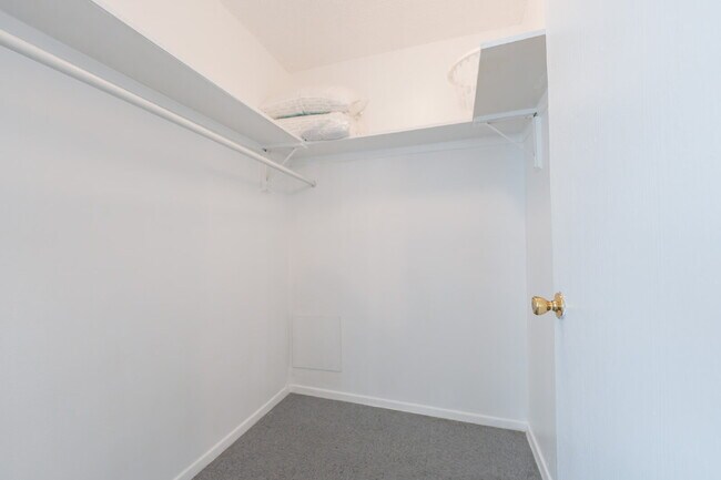 Building Photo - Stylish & Fully Furnished 2-Bedroom in the Heart of Farmington – Flexible Lease Terms!