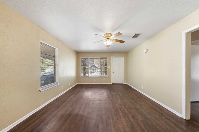 Building Photo - 138 Dora St