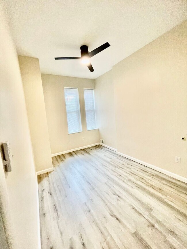 Building Photo - 112 Hemlock St