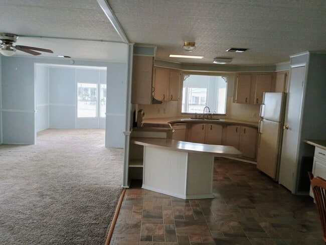 Building Photo - 2 Bedroom 2 bathroom