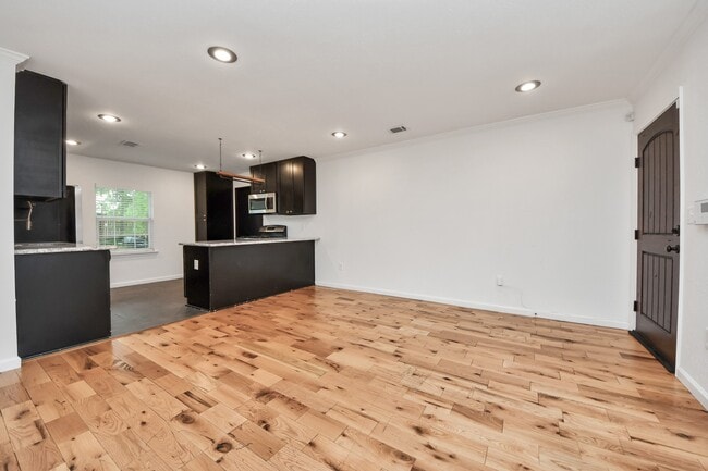 Building Photo - 5118 Ditmas Ln