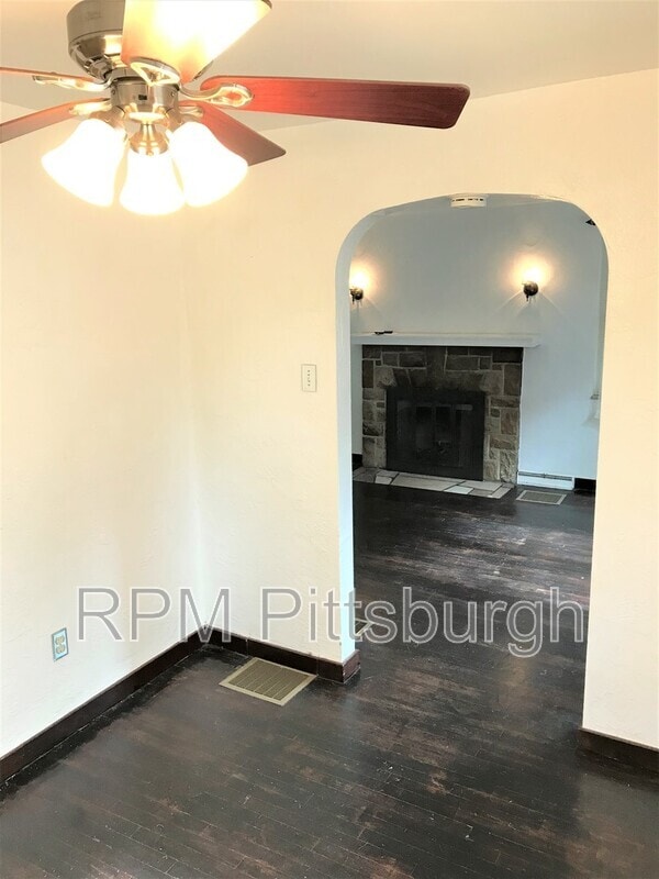 Building Photo - 1685 Doyle St
