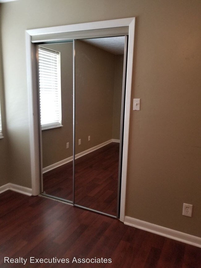Building Photo - 801 Teaberry Ln