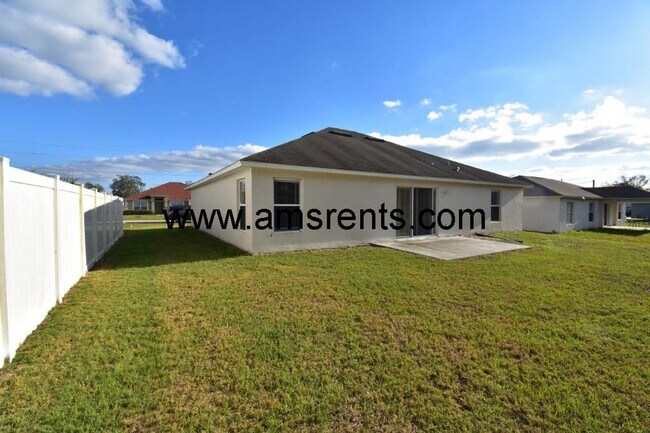 Building Photo - Spacious 3 bedroom 2 bath in Poinciana