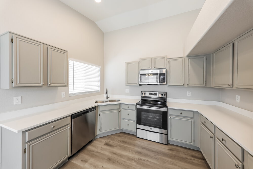 Building Photo - 8335 W Columbine Dr