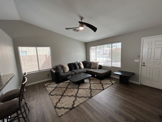 Building Photo - 14658 W Marcus Dr