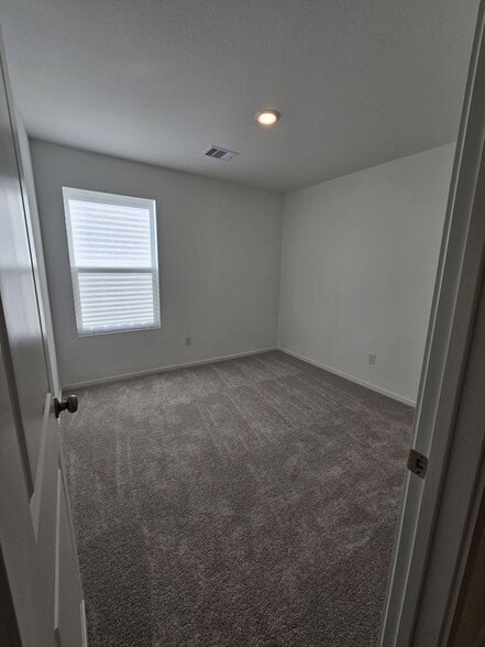 Building Photo - 393 Rd 590106
