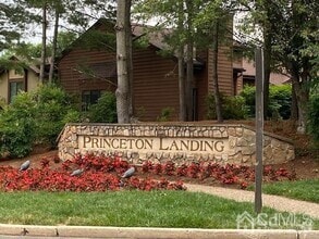 Building Photo - 3229 Sayre Dr