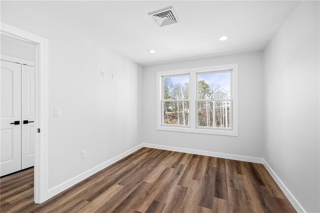 Building Photo - 47 Arnolds Neck Dr