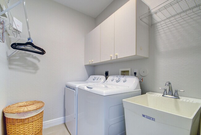 Building Photo - 4006 Bahia Isle Cir