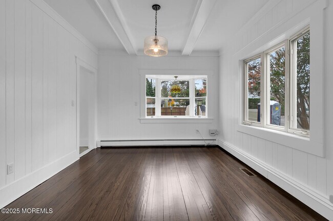 Building Photo - 18 Holly St