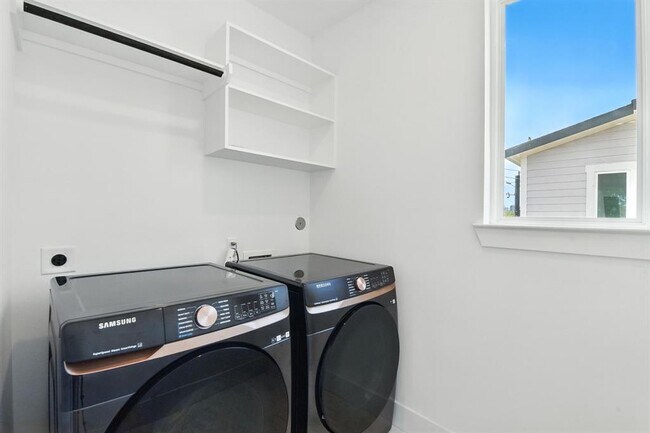 Building Photo - 3913 Hare St