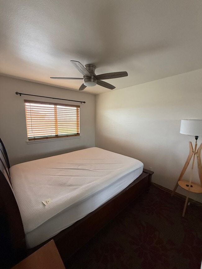 Building Photo - Spacious 4 Bedroom, 2.5 Bath Pet Friendly, Single Family Home.