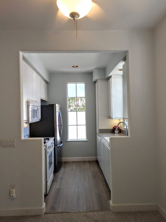 Building Photo - 3601 Bernwood Pl