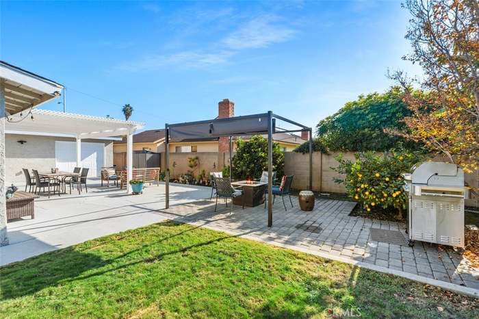 Building Photo - 15201 Nottingham Ln