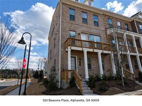 Building Photo - 320 Beacons Pl