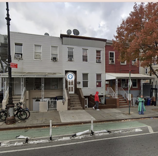 Building Photo - 138 9th St