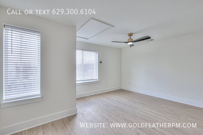 Building Photo - 402 E Trinity Ln