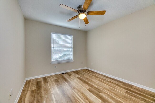 Building Photo - 203 E St-