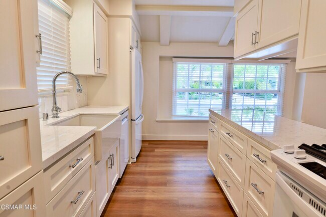 Building Photo - 23939 Oxnard St