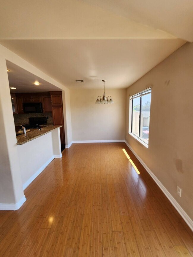 Building Photo - Parkway Manor Community - La Mesa - Upper ...