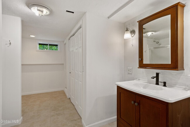 Building Photo - 40 Pheasant Ct