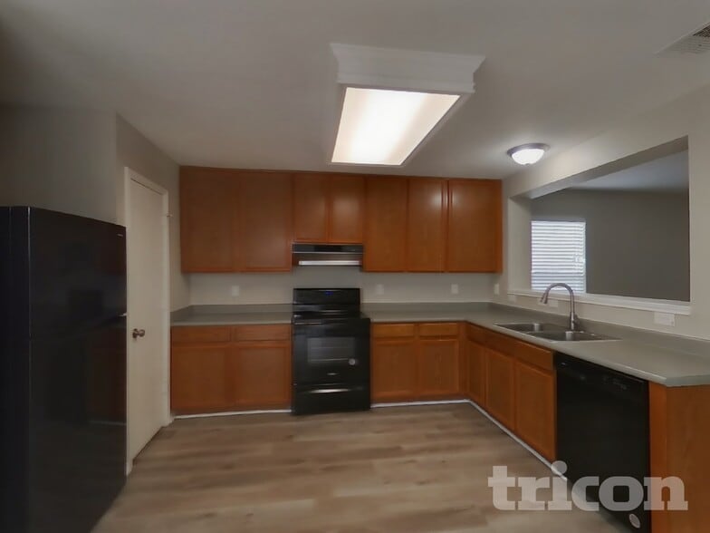 Building Photo - 6546 Benwood Crest