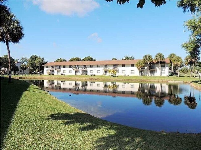Building Photo - 6010 Shaker Wood Cir