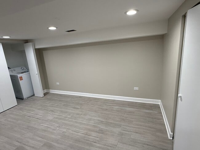 Building Photo - 912 N Ashland Ave