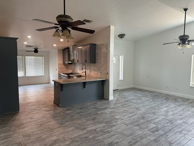 Building Photo - 5217 W Howard Ct