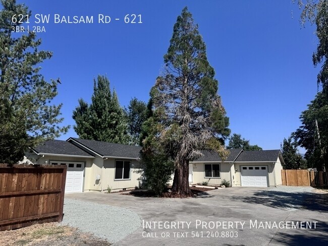 Building Photo - 621 SW Balsam Rd