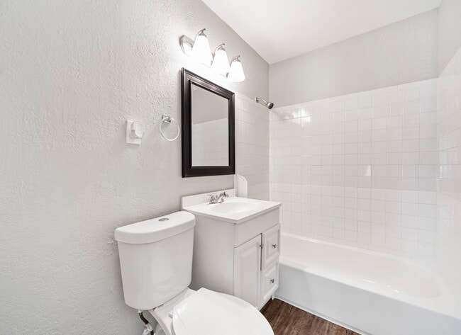 Building Photo - 1411 Pleasantville Dr