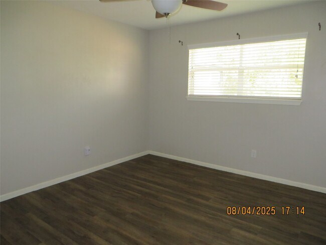 Building Photo - 8716 Club House Dr