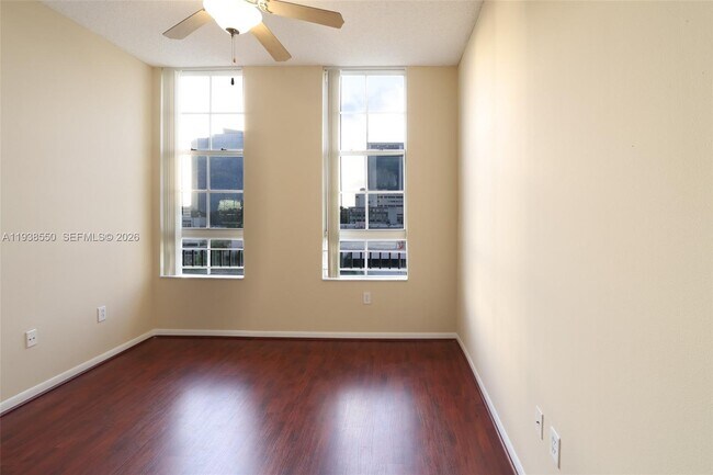 Building Photo - 520 SE 5 Ave