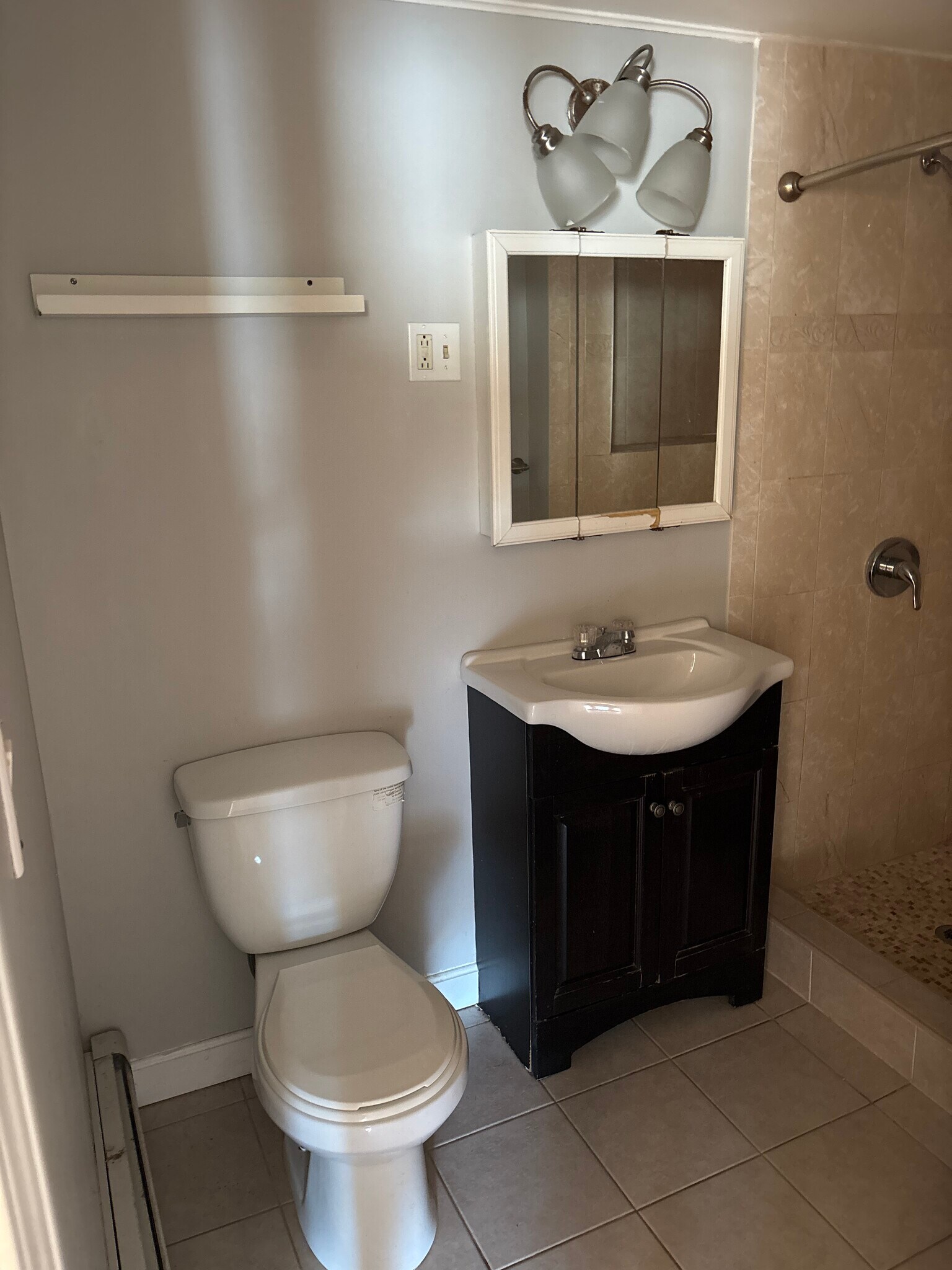 2/2 bathroom - 27 Elm St
