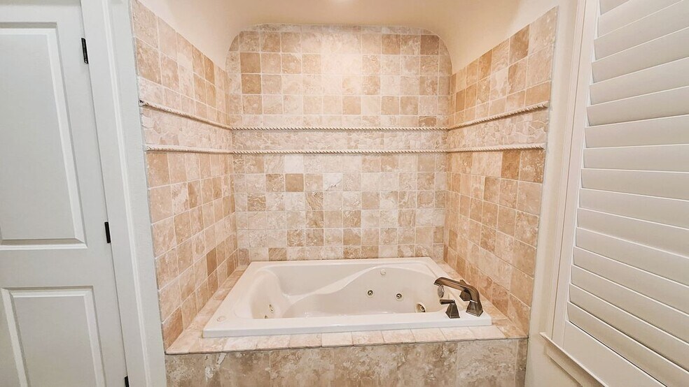 Building Photo - 130 Squires Dr