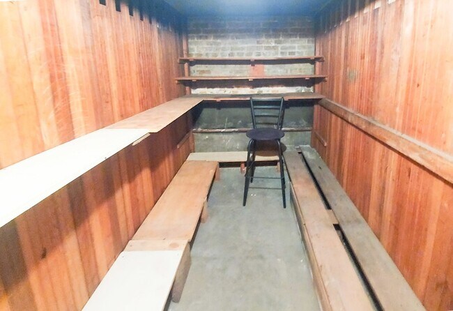 Building Photo - 4835 Lee St