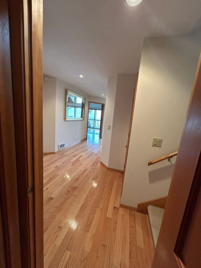 Building Photo - 2 Bedroom with Loft on Private Golf Course, Amazing Views!