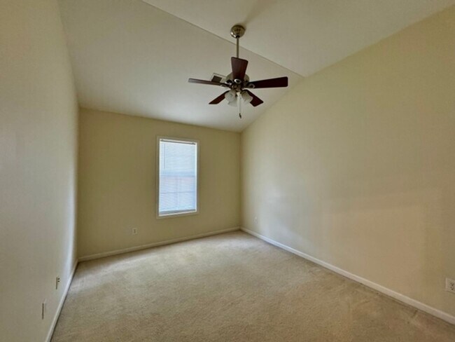 Building Photo - 213 Chateau Pl