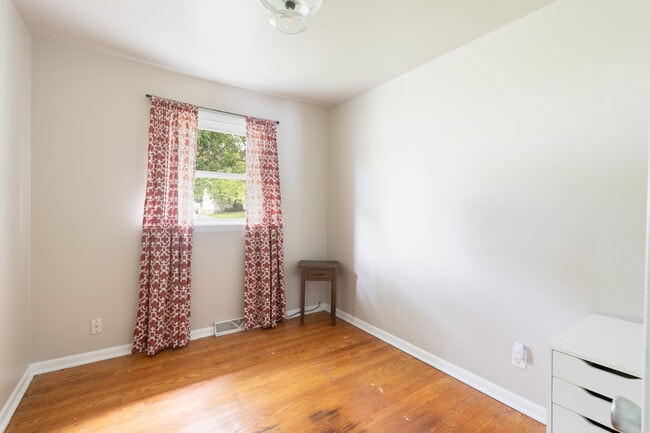 Building Photo - 7116 Claybourne Ave
