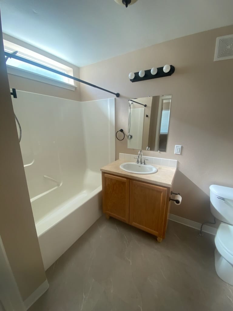 Building Photo - 712 Oakmont Rd