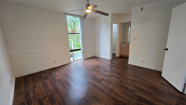 Building Photo - 2810 SW 87th Ave