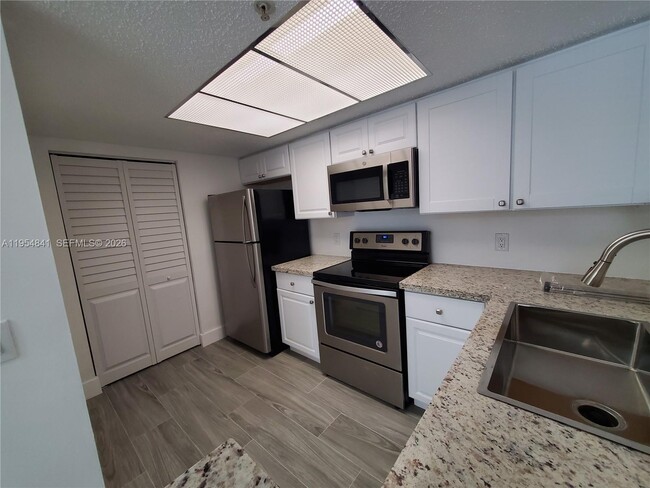 Building Photo - 16950 W Dixie Hwy