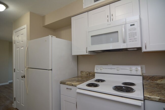 Building Photo - 933 N 7th Ave