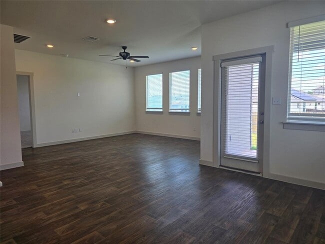 Building Photo - 200 Lavaca River Ln