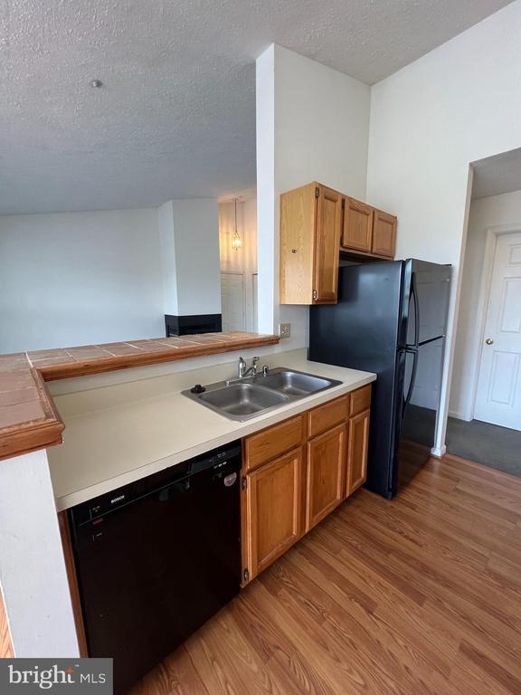 Building Photo - 5660 Wade Ct