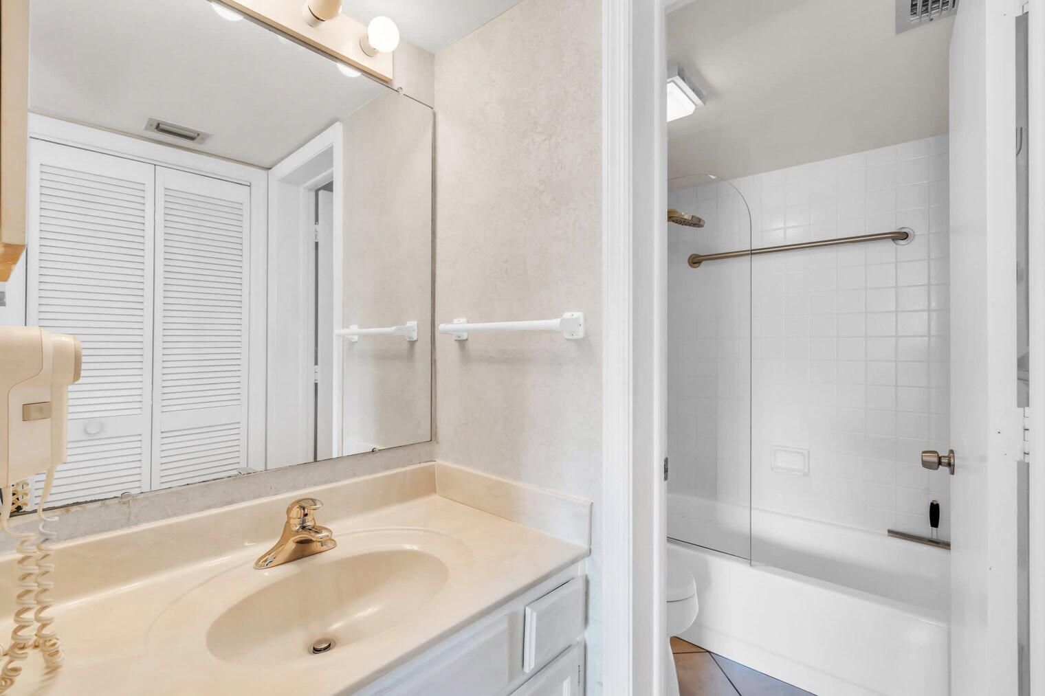 Building Photo - 600 Neapolitan Way