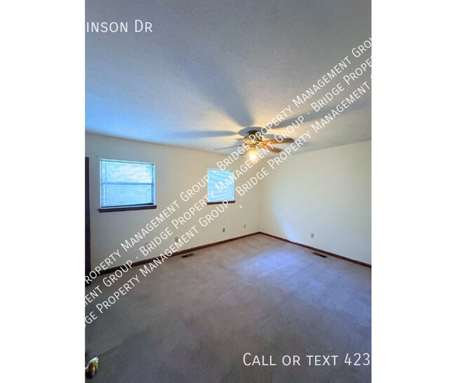 Building Photo - 6929 Robinson Dr