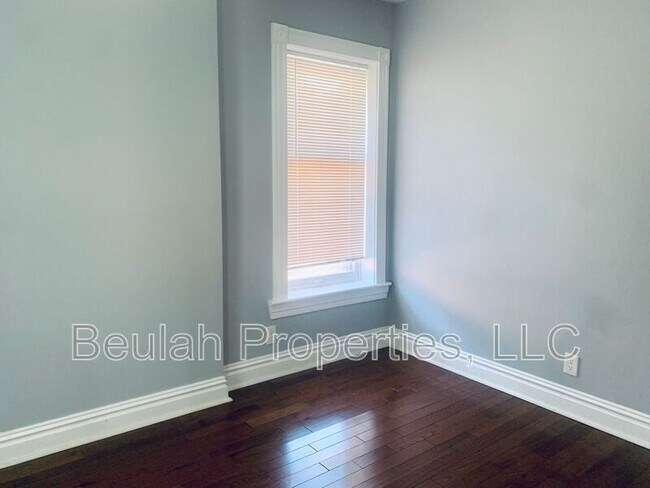Building Photo - 2409 S 12th St
